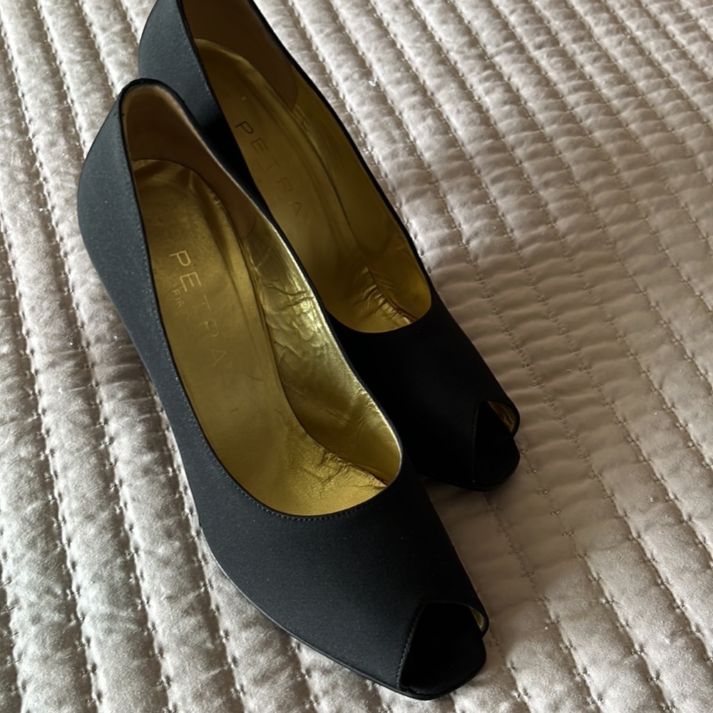 31/2” Black open toe. PETRA Italy pumps